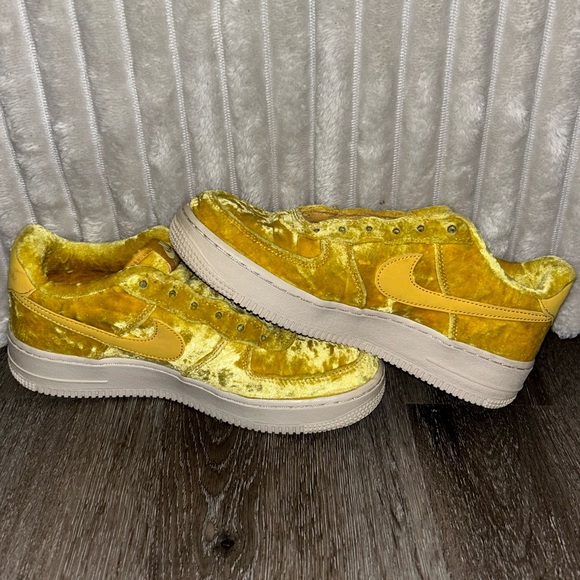 Nike Air Force 1 LV8 GS Velvet Sneakers - Picture 5 of 8